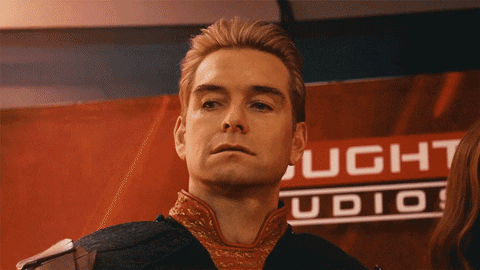 Personaje 'Patriota' de la serie 'The Boys', enterándose de la fecha de estreno de la cuarta temporada.-Blog Hola Telcel.