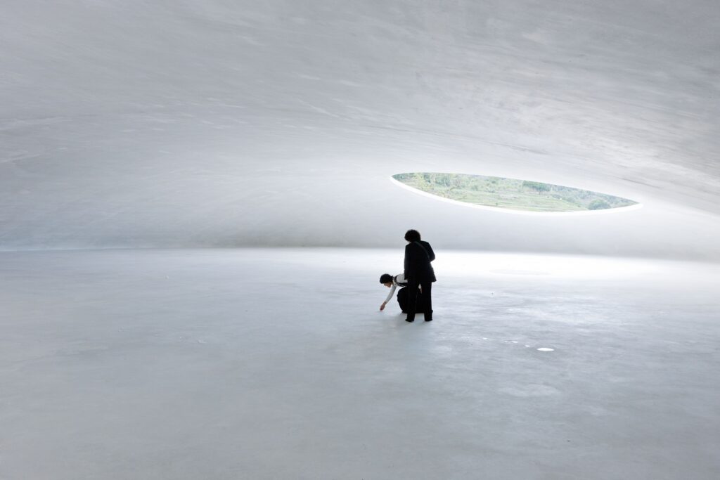 Iwan Baan. Museo de Arte de Teshima, Tonosho, Japón, 2010. Arquitectura: Ryue Nishizawa