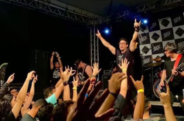 Cantante brasileño murió electrocutado en pleno show tras recibir el abrazo de una fanática