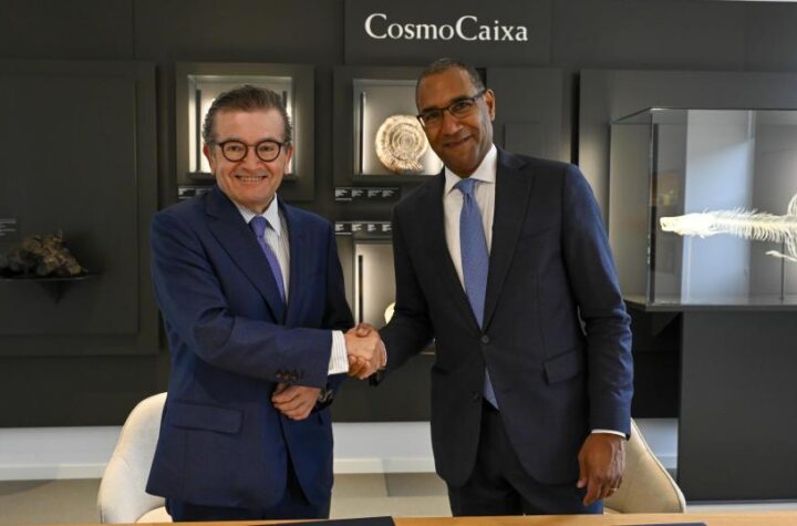 El director general adjunto de la Fundación "la Caixa", Juan Ramón Fuertes, y el presidente del AMNH, Sean Decatur© David Campos / Fundación "la Caixa"