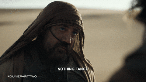 Personajes de Dune hablando en el desierto en una de las escenas de la segunda película de la franquicia.- Blog Hola Telcel