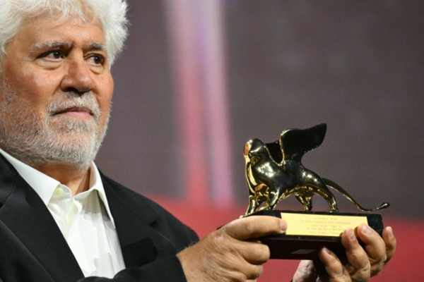 Español Pedro Almodóvar ganó el León de Oro del Festival de Venecia con "La habitación de al lado"