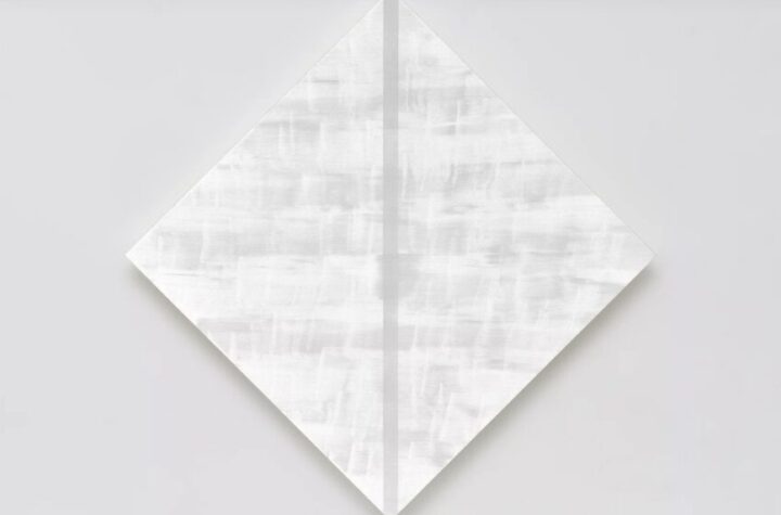 Mary Corse. Sin título (White Diamond), 2024
