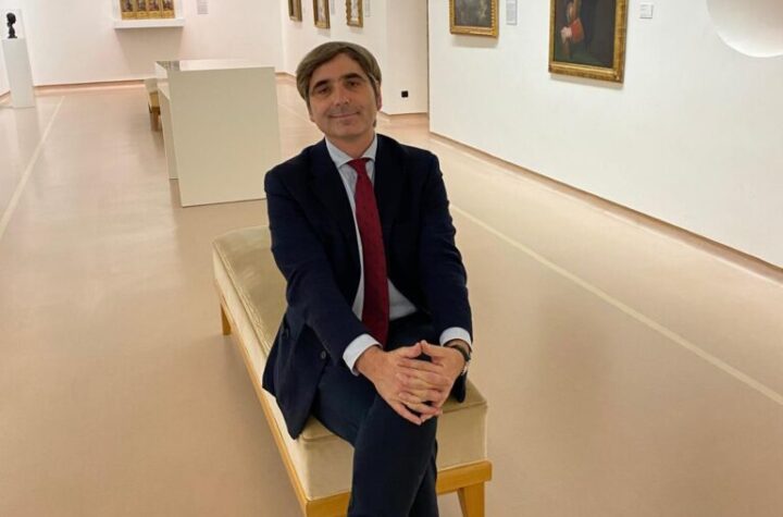 Alfonso Palacio, nuevo Director Adjunto de Conservación e Investigación del Museo Nacional del Prado, en las salas del Museo de Bellas Artes de Asturias