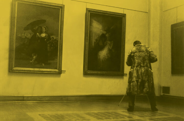 Sigmar Polke fotografiando el cuadro Las viejas, de Goya, en el Palais des Beaux-Arts de Lille, 1982 Fotografía © Britta Zoellne