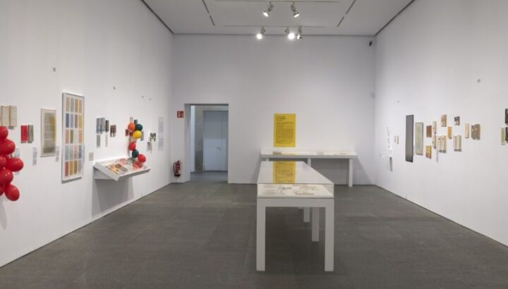 Vista de la exposición Llámalo de otra manera. Something Else Press, Inc. (1963-1974). Museo Reina Sofía