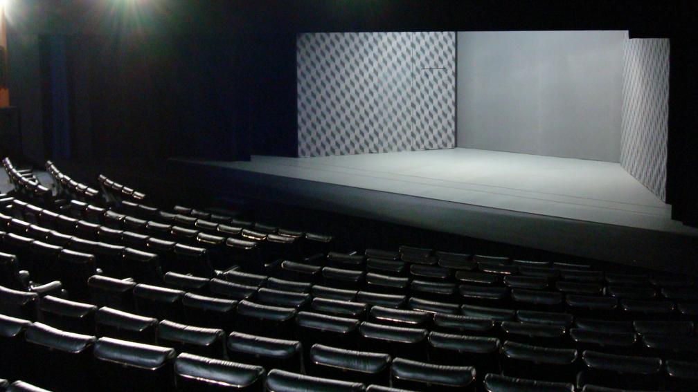 Administrativo especialista en el Teatro Fernán Gómez. Madrid Destino