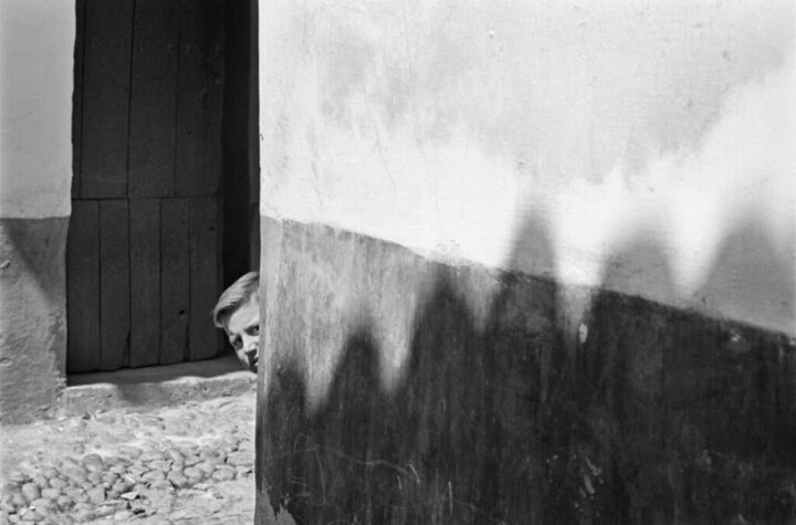 Ramón Masats. Excursión con la Real Sociedad Fotográfica. © Ramón Masats / VEGAP, Barcelona 2025