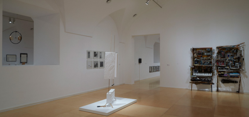 Vista de sala de la exposición Disonata. Arte en sonido hasta 1980. Museo Reina Sofía