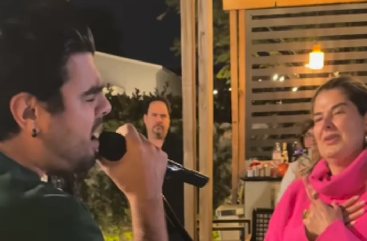 Jonathan Moly sorprende a Inés María Calero con un detalle sorpresa por su cumpleaños