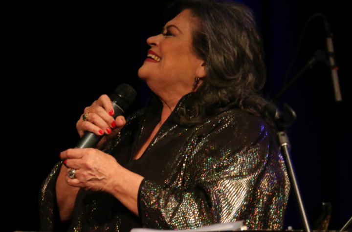 Soledad Bravo canta "A su manera" en Valencia