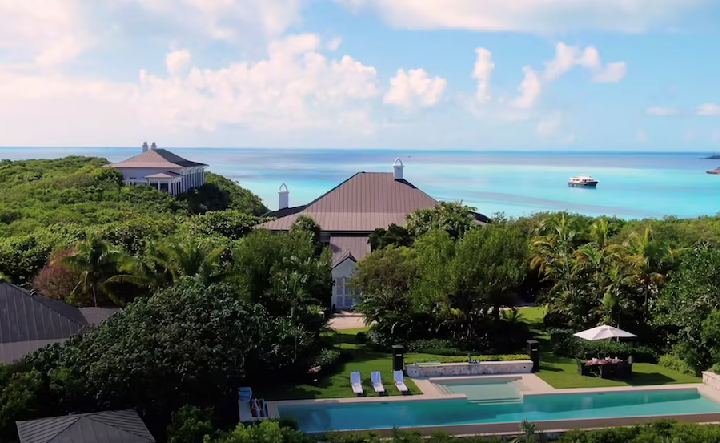 Cómo es la isla privada de Johnny Depp en las Bahamas