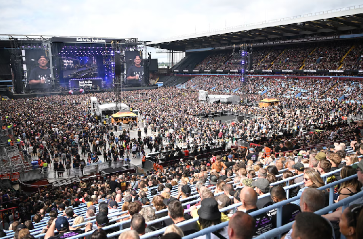 Ozzy Osbourne y Black Sabbath se despidieron de los escenarios con una misa de puro metal en un multitudinario concierto en Birmingham