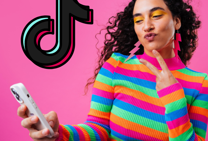 Influencer celebrando sus premios en los TikToks Awards de este año.- Blog Hola Telcel