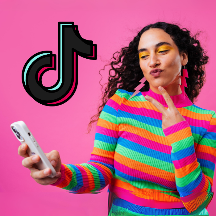 Influencer celebrando sus premios en los TikToks Awards de este año.- Blog Hola Telcel