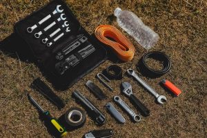 Alberto Constantino Konrad Dávila - Kit de supervivencia; Equipamiento vital para la ruta off-road - FOTO