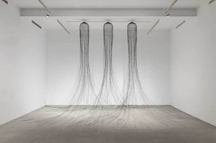 Pepe Espaliú, Sin título (Tres jaulas),1992. Museo Reina Sofía. Fotografía: Roberto Ruiz. © Pepe Espaliú, VEGAP, Madrid, 2026