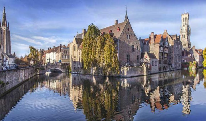 Muelle del Rosario, uno de los rincones más famosos y fotografiados de Brujas. Visit Bruges - © Jan Darthet